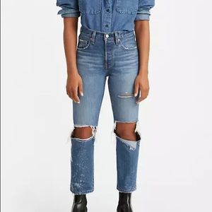 NWT Levi’s 501 Cropped Women’s Jeans in size 28w x 26L